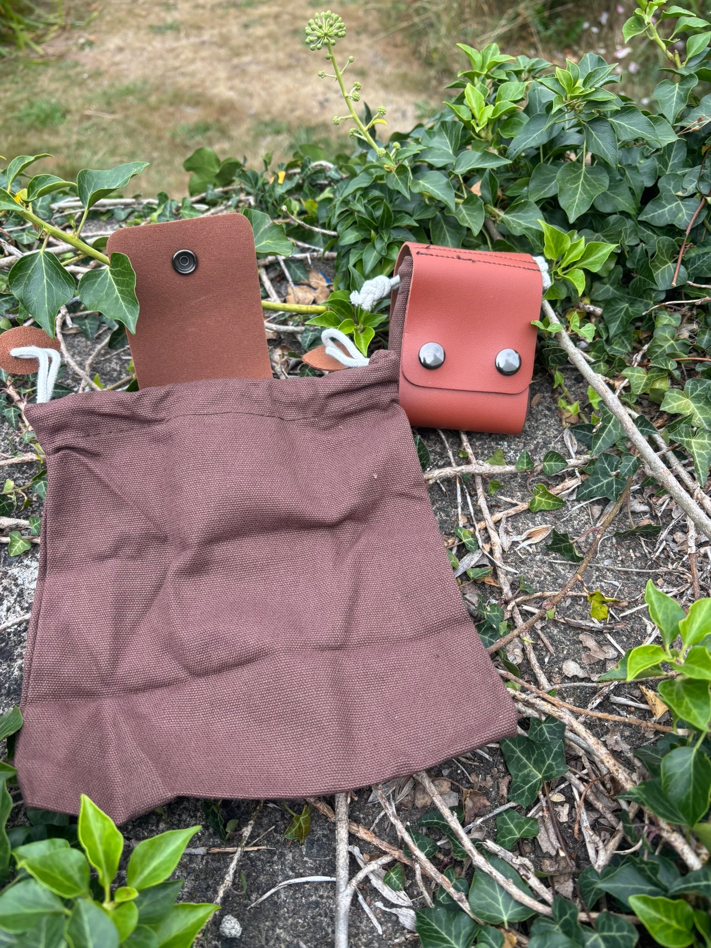 Foraging pouch, leather outer and canvas bag