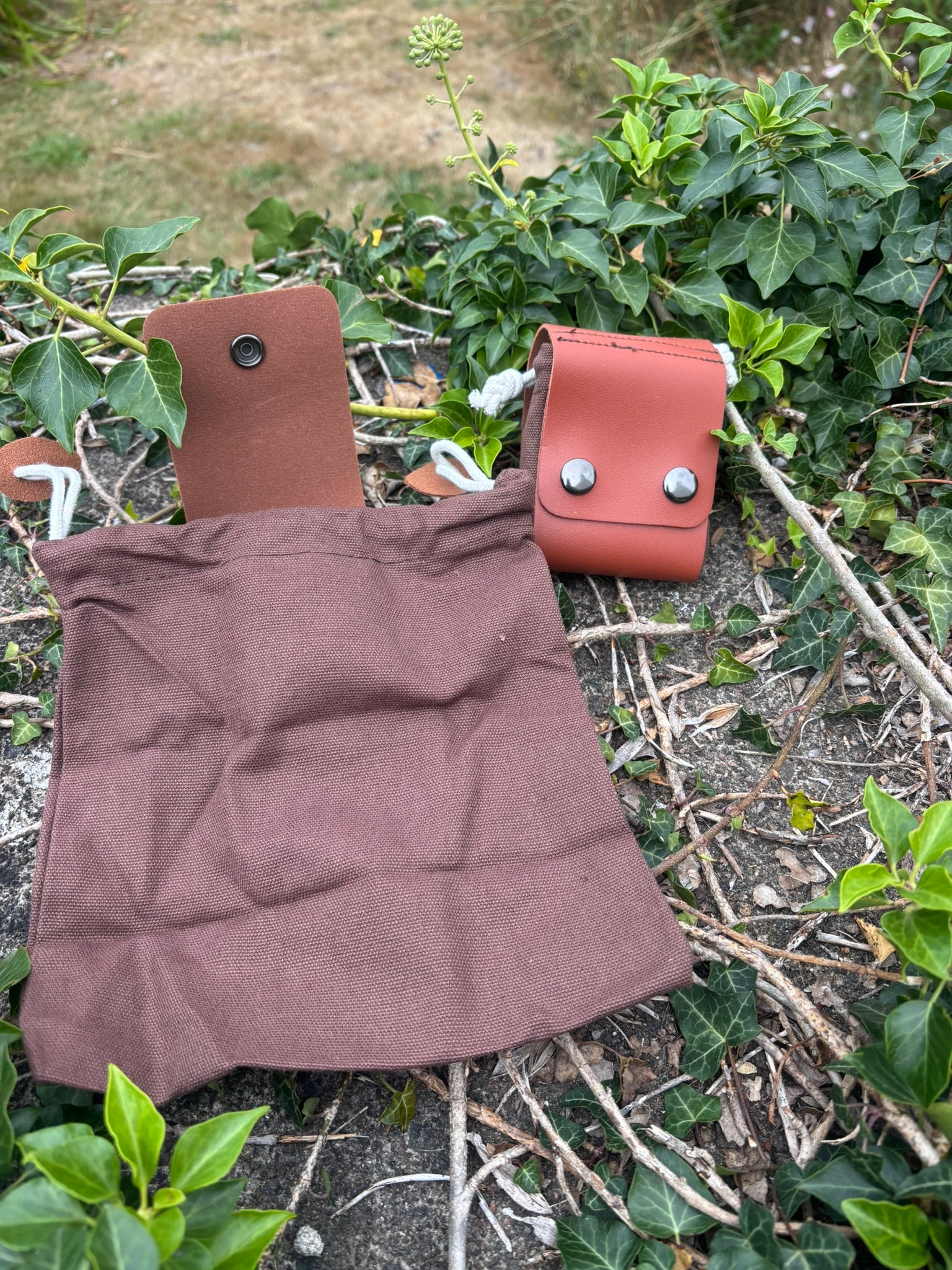 Foraging pouch, leather outer and canvas bag