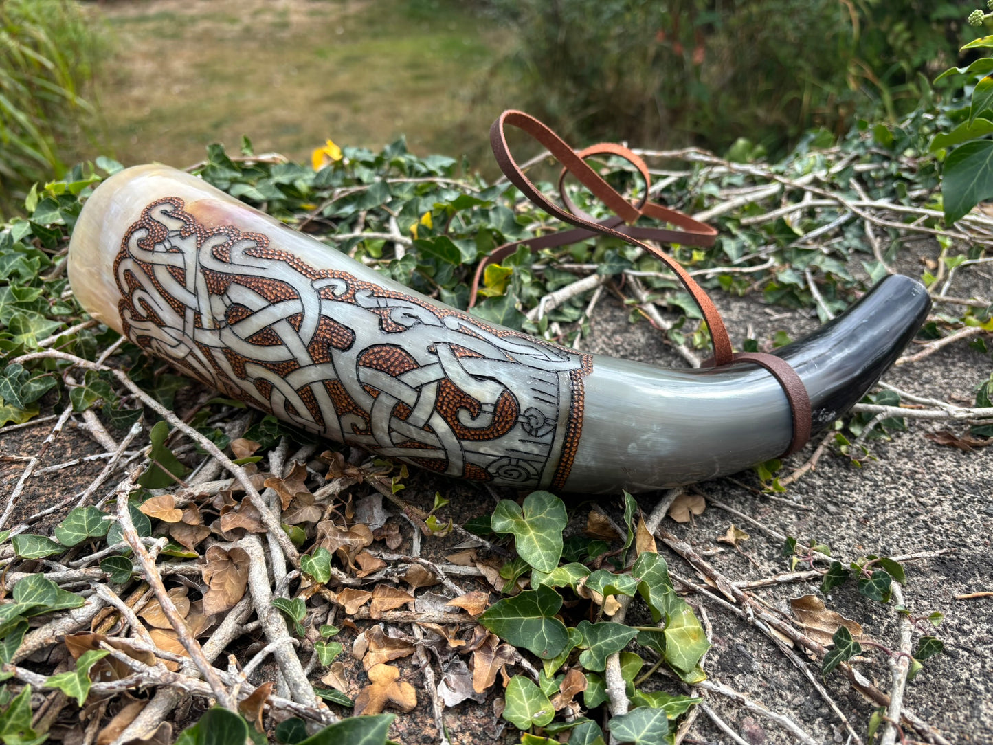 Viking blowing horn with mammen design