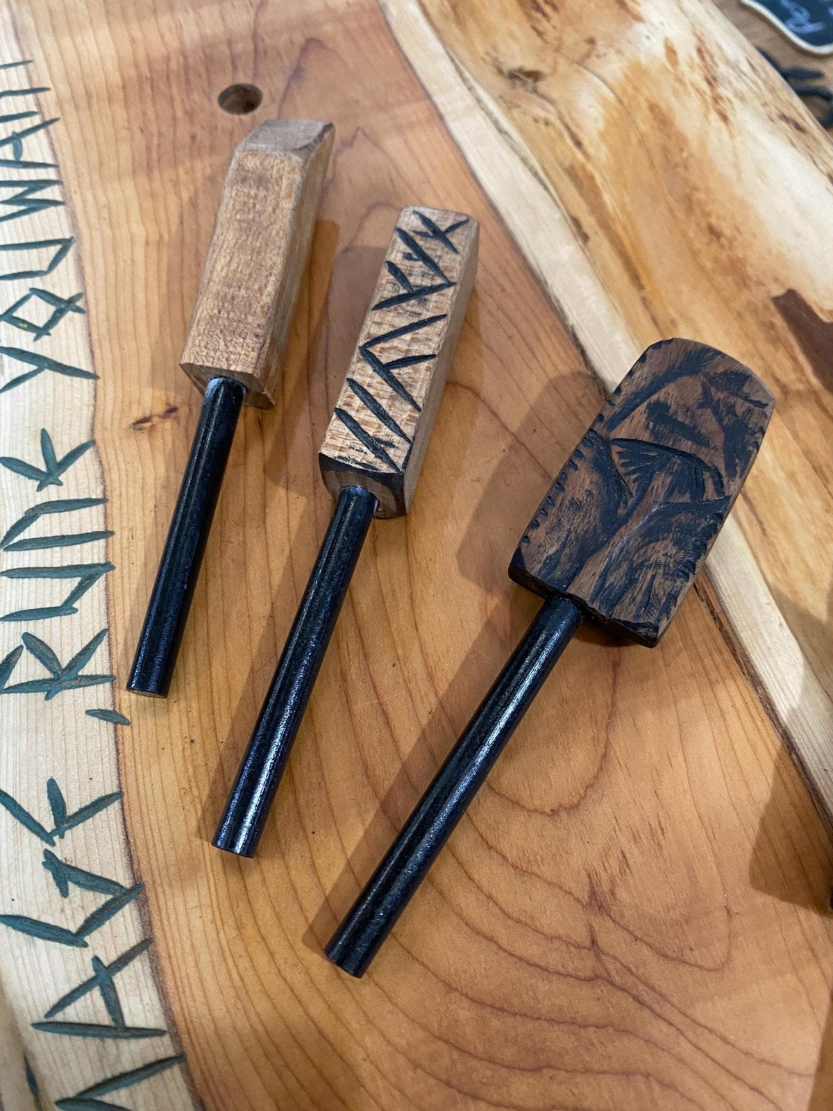Ferro Rod — Bushcraft Firelighting, Carved Handle - Bushman Survival