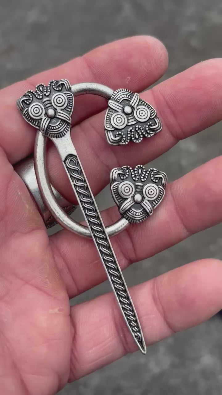 Borre Cloak Pin Video