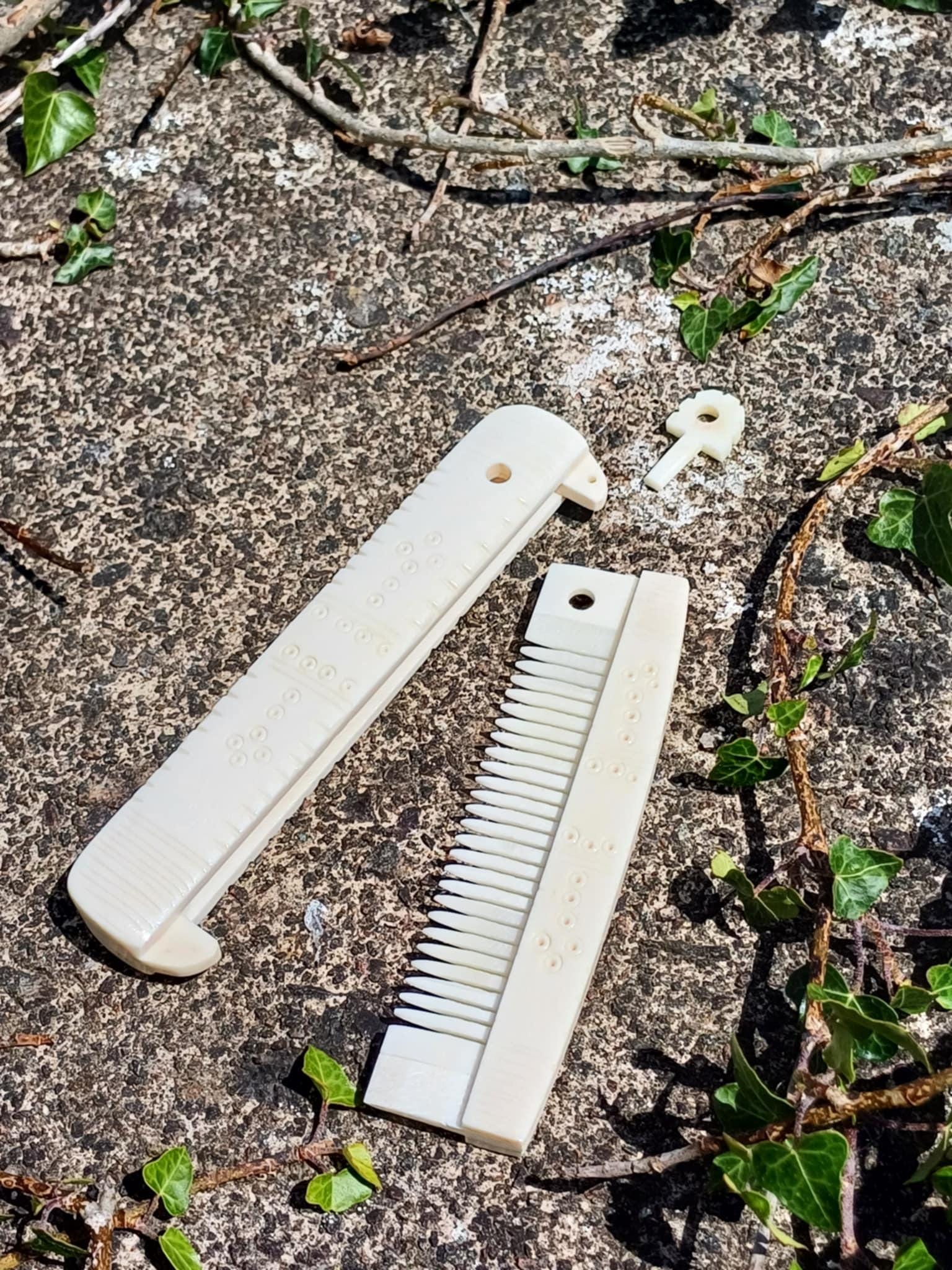 Viking Bone Comb, with cover - Bushman Survival