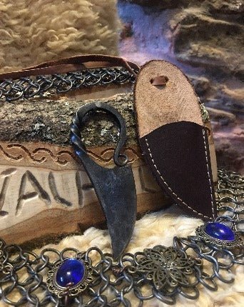 Dragon's Tooth Neck Knife - Bushman Survival