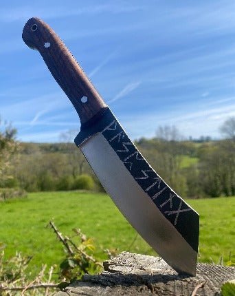 Serpents Breath knife handle grip ergonomic design